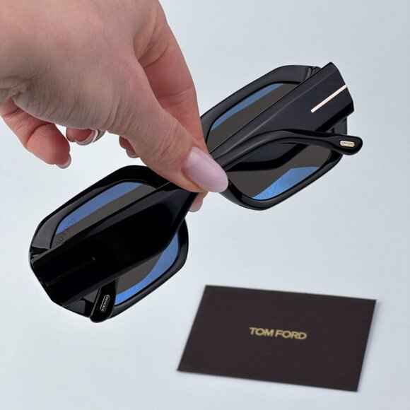 Tom Ford Women Black Smoke Square BRAND NEW Sunglasses VERONIQUE-02 FT0917 01A